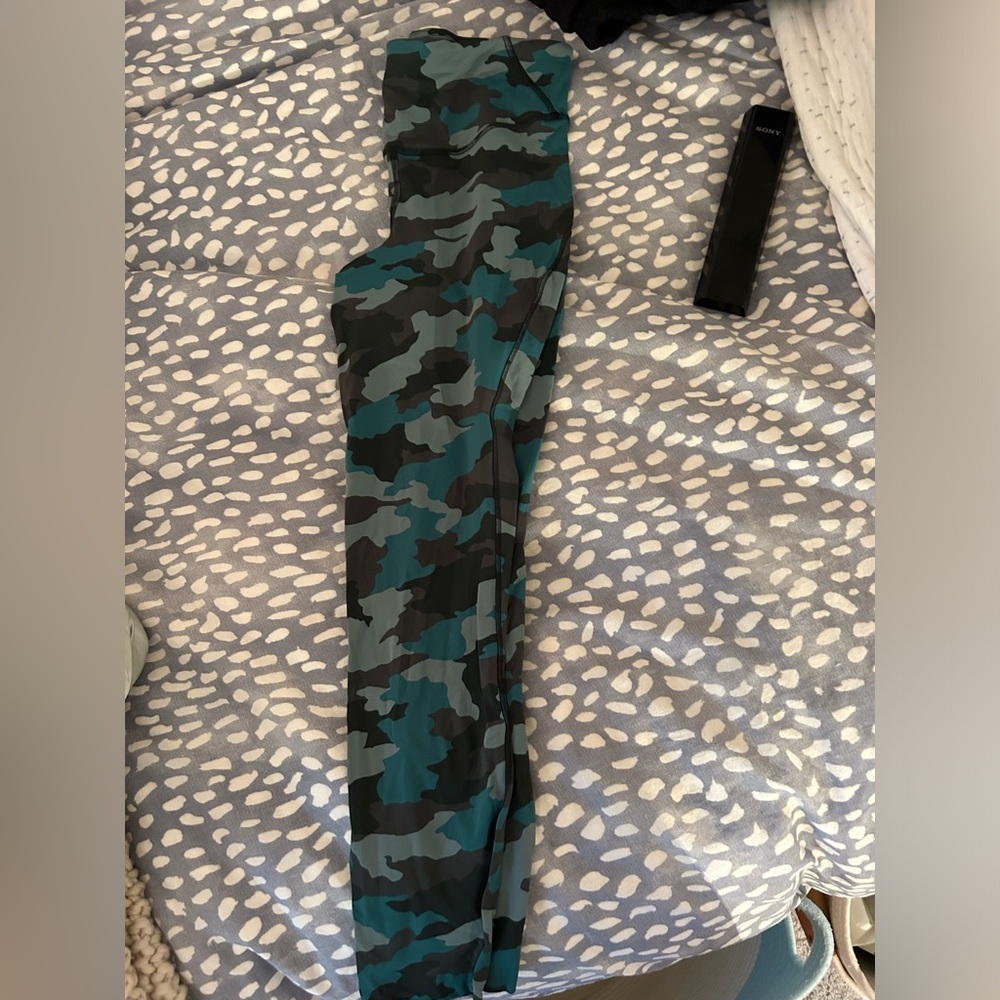 Lululemon green camo align leggings size 8